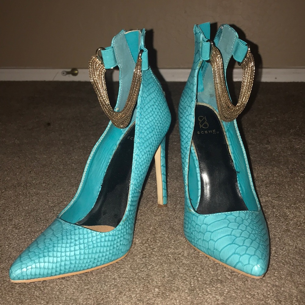 Turquoise and gold heels!